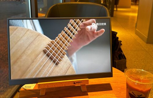 星巴克气氛组新装备？自制 17.3 寸 4K120Hz 高刷便携屏分享